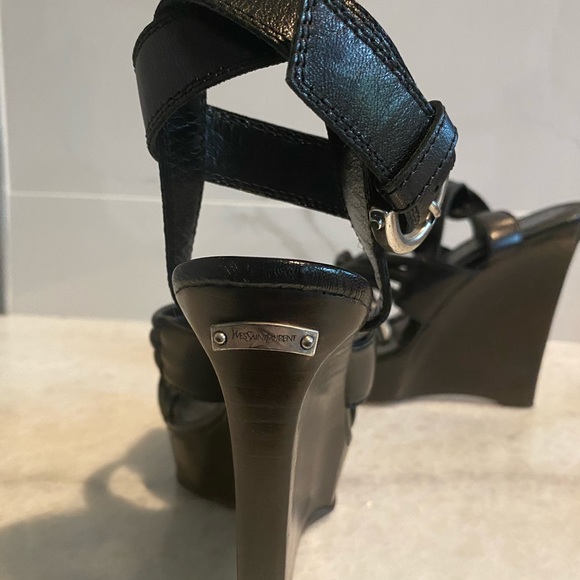 Yves Saint Laurent platform sandal. - Picture 3 of 3
